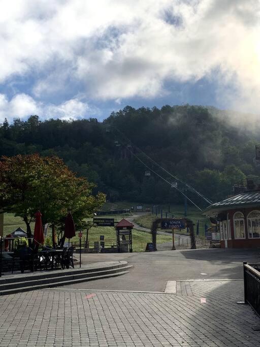 Chalet-Style Condo - 5 Minutes To Lifts And Village! 몽트랑블랑 외부 사진